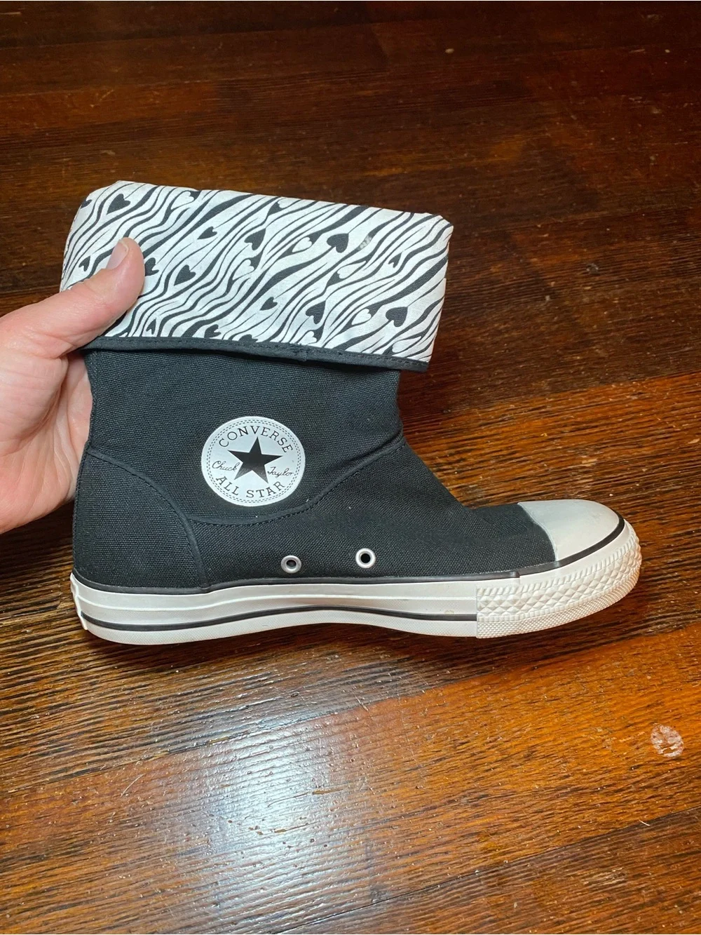 Converse stylish black